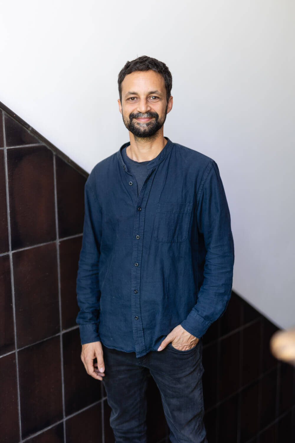 Porträt Ramón Osório, Energieberatung und Nachhaltigkeit bei lossen ingenieure in Berlin